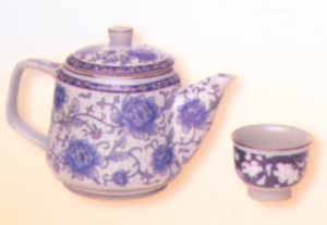 釉中彩茶壶