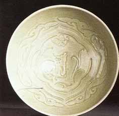 耀州窑青釉刻犀牛望月纹碗