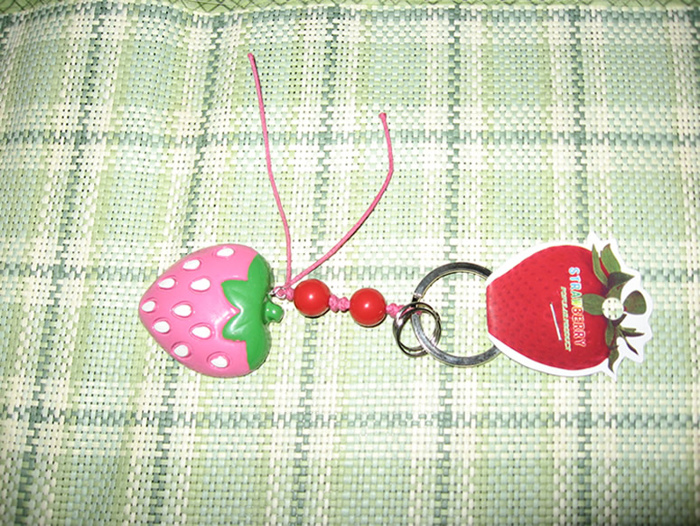 草莓钥匙扣（系列号：B-003)