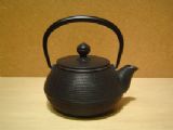 岩鋳製南部鉄器　小茶壶　３型　线圈型　0.32L[岩鋳製南部鉄器　急須　３型　線引]